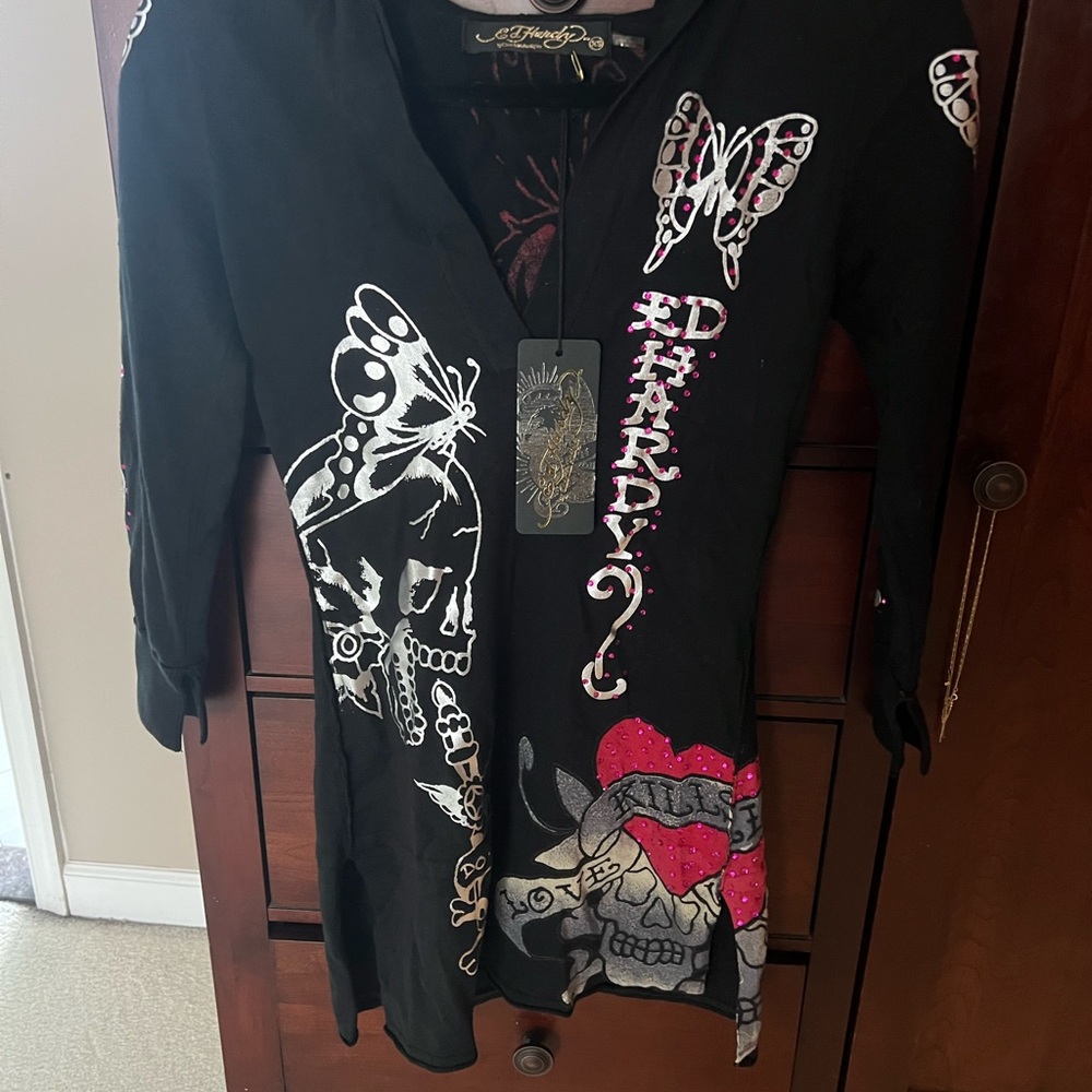 Ed Hardy Women's Black and Pink Graphic Top